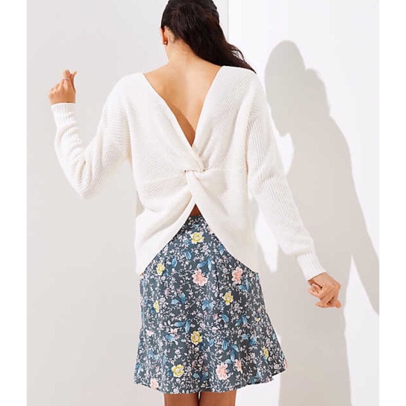 LOFT Sweaters - • Loft Twist Back Sweater •